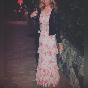 STUNNING floor length floral gown with cutouts 🌸🌸🌸